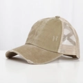 Geleefde kaki paardenstaart baseballpet met ademend mesh en een vintage gewassen look - Verstelbaar / Khaki Mesh