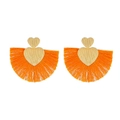 Pendientes bohemios de flecos naranjas con placas dobles de corazones dorados de verano - Naranja (6113)