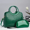 Borsa a mano in pelle verniciata goffrata serpente verde smeraldo con pochette coordinata - set borsa madre e figlia / Verde