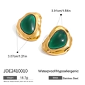 Detalle de pendientes de acero inoxidable martillado dorado con resina de color verde - Oro Con Incrustaciones de Verde Esmeralda