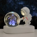 Astronaut night light with 3D crystal ball showing snowman and Christmas tree scene - Sphere / Snowman (Multicolor Light)