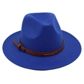 Détail du chapeau fedora bleu roi en laine avec ceinture en cuir marron et boucle - Bleu Royal (Deux Clous)