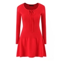 Elegante vestido de punto rojo de manga larga con cuello de encaje y detalle de cordones - S / Rojo