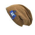 Detail einer braunen Cord-Beanie mit blauem AE-Logo-Etikett und verstellbarem Kordelzug - M (56-58cm) / Khaki
