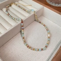 Collar de perlas coloridas con detalles en metal dorado y cuentas florales naranja y azul - 16# Dorado