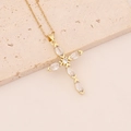 Collana con ciondolo a croce in rame placcato oro con cristalli di zirconia trasparente - Bianco