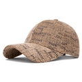 Braune Cord-Baseballkappe mit INSUN-Buchstabenmuster in einer stylischen 45-Grad-Ansicht - Verstellbar / Khaki (Cord-Buchstabendruck)
