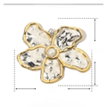 Vista dettagliata del ciondolo a fiore in acciaio inossidabile con dimensioni e perla - YE696-Fiore di Perla Martellata Bicolore