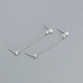 Orecchini a pendente in argento 925 con perle finte e zirconi cubici luminosi - Oro Bianco