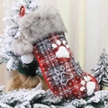 Calza di Natale con motivo scozzese rosso e grigio, bordo in pelliccia e zampa di cane - Stile Fantasia Zampa / Quadri Rossi e Grigi