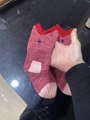 Chaussettes crocodile roses amusantes avec yeux en boutons et design animalier unique - Poisson Rouge Enfants