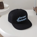 Détail de la casquette hip hop noire avec broderie whereoer Runners en bleu clair - 52-54cm (3-8 Ans) / Noir
