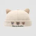 Close-up of embroidered bears and Bearbaby text on beige cotton kids miki hat - 50cm (1-3 Years) / Off White