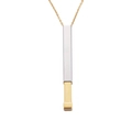 Dettaglio macro del ciondolo a barra verticale bicolore oro e argento con catena - Cornice Esterna Argento con Nucleo Interno Oro Stile a Incastro (MP559+MP558)