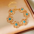 Dettaglio del bracciale floreale vintage dorato con turchese blu e strass bianchi - Bracciale a Fiore / Bracciale-Oro-Blu