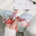 Occhiali da sole a farfalla senza montatura con lenti sfumate blu-rosa e aste dorate - Occhiali da sole / Sfumatura Blu Rosa