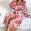 Elegante roze bloemen satijnen zijden lange ochtendjas voor dames met ceintuur en v-hals - 3XL / Roze Kers