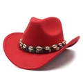 Detalle de sombrero de lana roja con banda étnica de conchas y cinta tejida - M (56-58cm) / Rojo