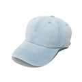 Vue détaillée de la broderie nœud rose sur casquette de baseball en denim bleu clair - Bleu Ciel / M (56-58cm)