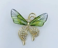 Squisita spilla a farfalla dorata con ali in resina verde e strass scintillanti - Oro KC Chiaro Farfalla Verde Smeraldo