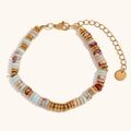 Détail d'un bracelet en pierre naturelle avec perles disques plaquées or 18K et fermoir - Or-Agate Fleur de Cerisier