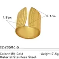 Unregelmäßiger welliger breiter Ring aus 18K vergoldetem Edelstahl mit Strukturdetails - Gestreifter Punkt Geprägt / Gold Geometrischer Stil
