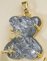 Elegante ciondolo a forma di orso dorato con inserto grigio e stelle lucenti - Grigio Ardesia