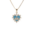 Collana a cuore dorata con occhio in smalto blu e cristalli lucenti su sfondo bianco - Blu