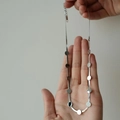 Collana girocollo minimalista color argento con dischi geometrici lucidi su catena - Collana / Argento