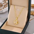 Collana rotante a quadrifoglio in oro con zirconi bianchi in scatola portagioie - Oro