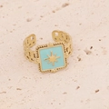 Detailansicht goldener Ring mit hellblauem Emaille und achtstrahligem Sternenmotiv - Blauer Oktagramm Stern Stil (2#)