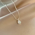 Collana in acciaio al titanio con ciondolo in cristallo aurora a forma di pera argentata - X1050 Collana in Cristallo Aurora a Goccia d'Argento