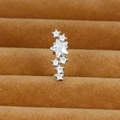 Clou d'oreille en zircon en forme d'étoile avec finition argentée et pavé de cristaux - Étoile et courbe / Argent