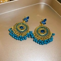 Dettaglio di orecchini etnici fenice luna con strass blu e nappine di perline blu - Nappa Di Perline Blu Tonda (7#)