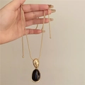 Collier vintage français avec goutte dorée et pendentif ovale en résine noire - Doré