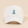 Dettaglio del ricamo di un dinosauro blu su un cappellino da baseball in cotone bianco - Bianco