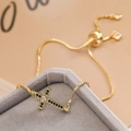 Bracciale a croce regolabile placcato oro 18 carati con zircone a cuore e diamanti neri - Croce Zirconia Bianca Cuore (32046)