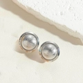 Minimalistische zilveren ovale oorknopjes met elegante halfronde metalen afwerking - Platina Rond