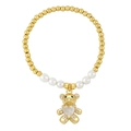 Detalle de la pulsera de cuentas con colgante de oso dorado y cristales brillantes - Blanco