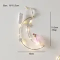 Decorazione LED luna con ballerina rosa e stelle glitterate, misura 10x15,5cm - Luna Rosa con Luce LED