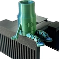Robot de vaso de 10mm impreso en 3D verde con extremidades articuladas en base negra - Dado de 10mm Sentado / Verde Púrpura