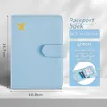 Portapassaporto in pelle PU azzurro con logo aereo dorato e fessure per le carte - Blu