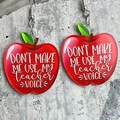 Boucles d'oreilles pommes rouges brillantes en acrylique avec citation enseignant - Pomme d'Enseignant