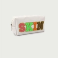 Trousse à maquillage en cuir PU blanc avec écussons SKIN en chenille et zip argenté - Blanc (Style Lettres SKIN)