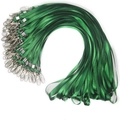 Batch groene platgeweven lanyards met zilveren metalen karabijnhaak op witte basis - Groen