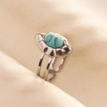 Vue détaillée d'une bague bohème martelée en argent avec pierre turquoise - Argent-Bleu Clair