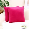 Moderne quadratische Samt-Kissen in Rosarot auf beigem Sofa für minimalistische Wohndekoration - Nur Bezug / 30x50cm / Fuchsia