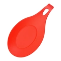Poggiamestolo in TPE rosso brillante con foro per appenderlo su sfondo bianco pulito - Rosso