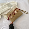 Böhmische Clutch mit bunten Quasten aus hellbraunem gewebtem Stoff für Damen - Rot