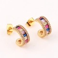 Boucles d'oreilles créoles C dorées avec cristaux colorés et micro pavé étincelant - Plaqué or avec zircone colorée